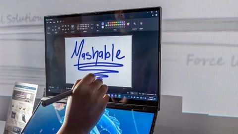 Chiêm ngưỡng Zenbook Duo màn hình kép quái dị, giá thấp bất ngờ