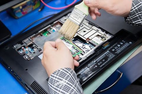 Sửa chữa bảo hành laptop, khách hàng cần chú ý những điều này để tránh “tiền mất tật mang”