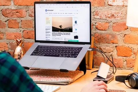 Tại sao máy tính chủ yếu được làm bằng nhôm hoặc nhựa?