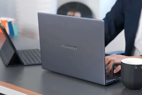 Vội vã tháo gỡ laptop hiện đại từ Huawei và phát hiện điều bất ngờ