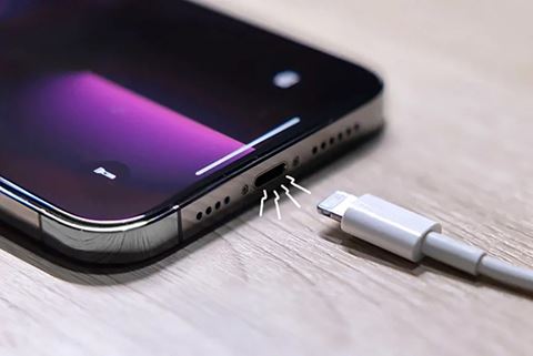Một phút sai lầm, bay cả chục triệu nếu xử lý điện thoại, laptop bị ướt không đúng cách