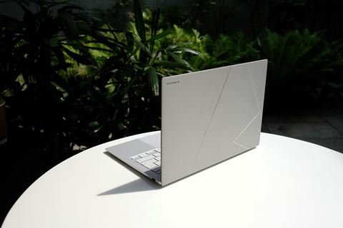 Đánh giá Laptop AI ASUS Zenbook S 14 - Copilot+ PC đầu tiên trang bị Intel