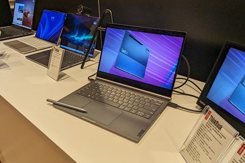CES 2024: Lenovo gây chú ý với laptop 2 trong 1 chẳng giống ai