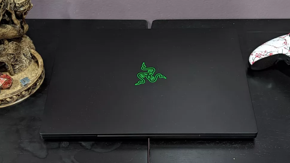 Top máy tính xách tay chơi game pin