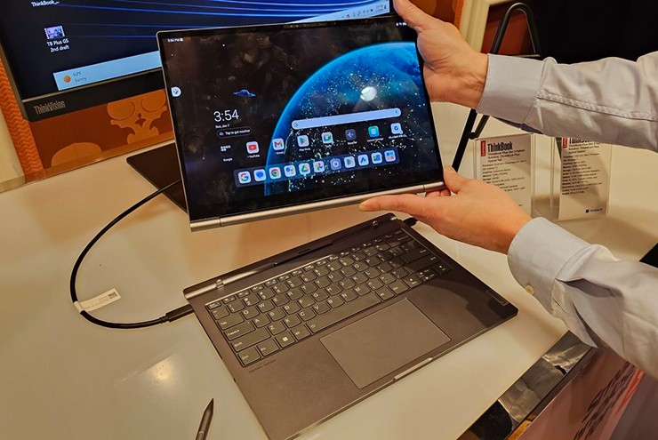 CES 2024: Lenovo gây chú ý với laptop 2 trong 1