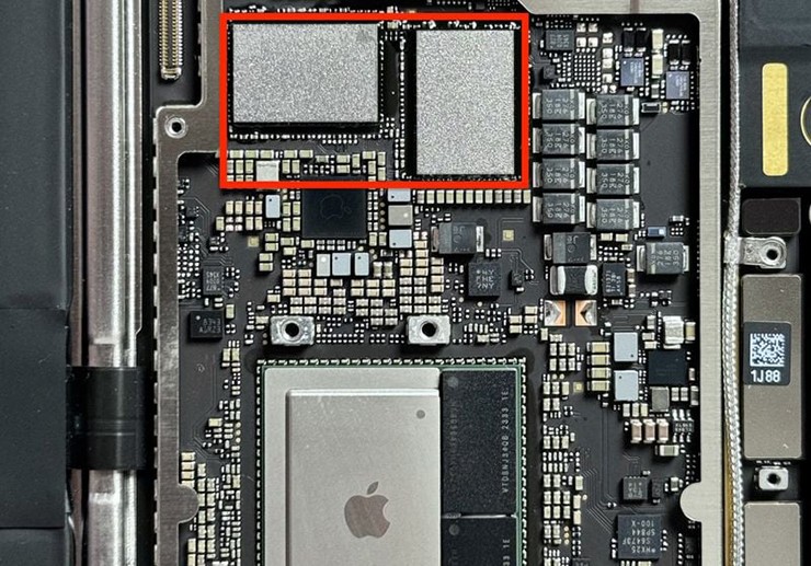 2 chip nhớ SSD 128 GB được Apple sử dụng cho model 8/268 GB.