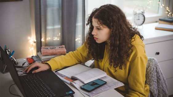 bảo vệ mắt khi cho học sinh dùng laptop
