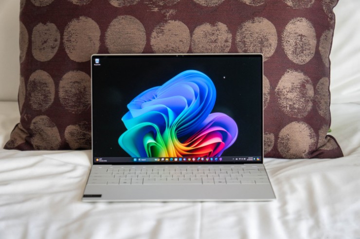 Dell XPS 13 là mẫu XPS đầu tiên đi kèm chip Snapdragon từ Qualcomm.