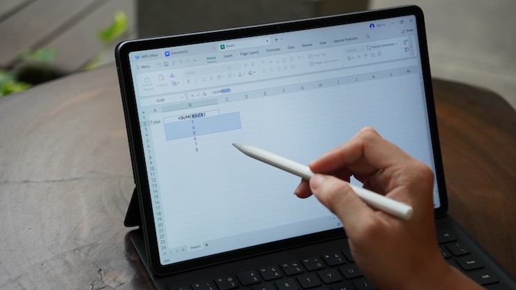 Ứng dụng WPS với giao diện PC cho thao tác trực quan hơn khi xử lý bảng tính.