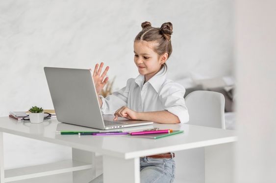 học trực tuyến trên laptop
