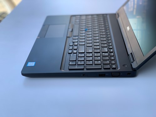 Laptop Dell Precision 3520 Workstation-4