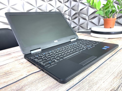 Laptop cũ Dell Latitude E5540-1