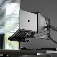 Giá treo laptop HyperWork LT03 gắn arm màn hình 2