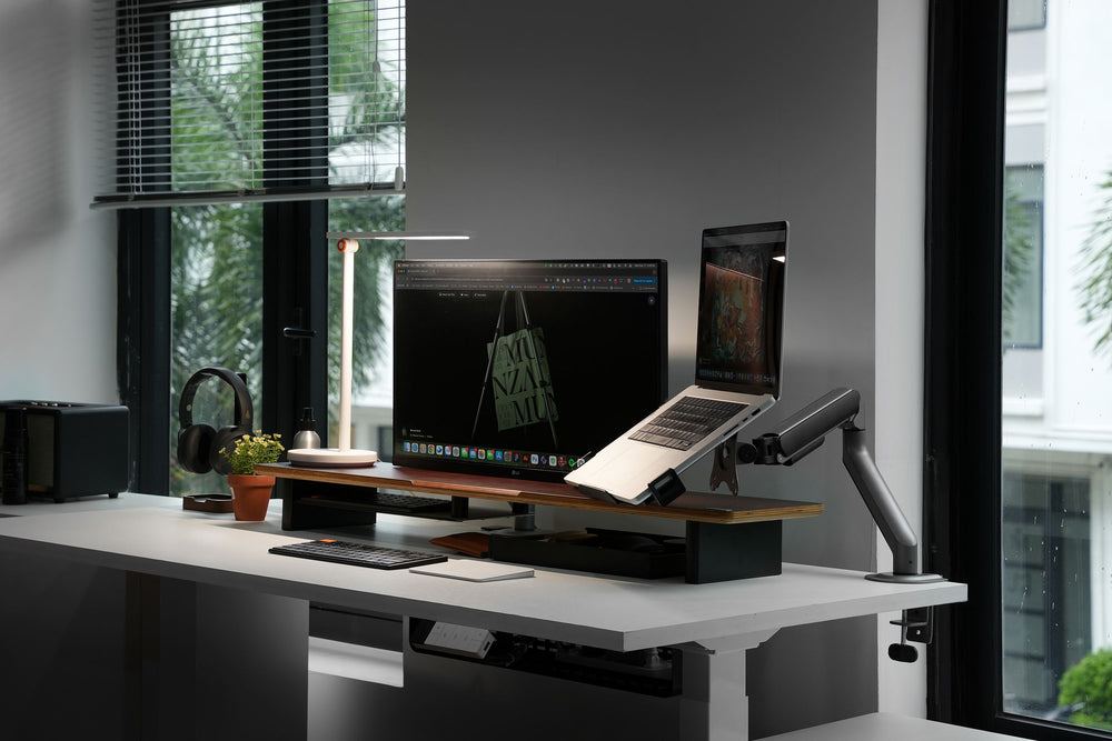 Giá treo laptop HyperWork LT03 gắn trên arm màn hình